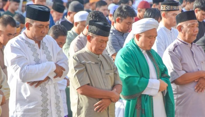 Danrem Santiago Bersama Masyarakat Sulut Sholat Idul Fitri 1445 H