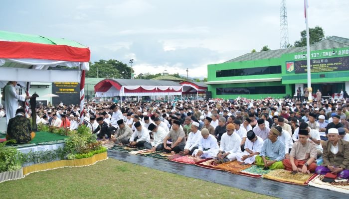 Sholat Idul Fitri 1445 H, Ribuan Umat Muslim Padati Markas Korem 132/Tadulako