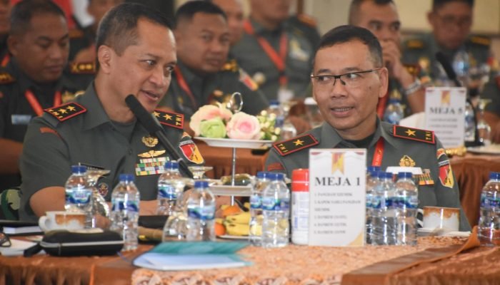 Danrem Bersama Para Dansat Jajaran Korem Nani Wartabone Ikuti Apel Dansat TNI AD Tersebar Kodam XIII/Merdeka