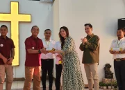 GBI Keluarga Allah Jakarta Sumbang Dua Lukisan Tuhan Yesus di Lapas Salemba