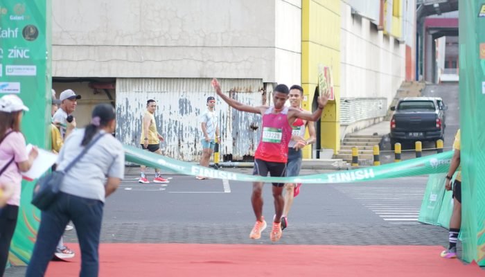 Sekali Lagi ! Pratu Akbar Prajurit Yonif Wiratama kembali Juarai Lomba Lari 10 K