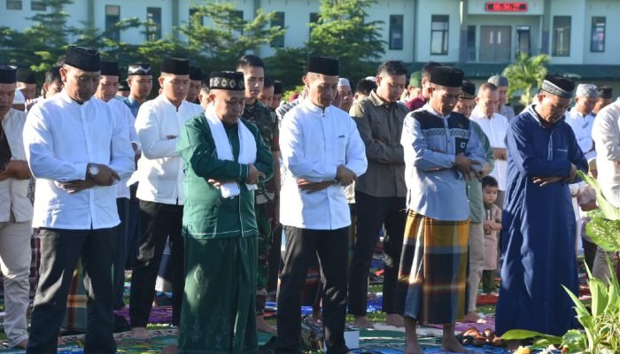 Pangdam dan Keluarga Besar Kodam XIII/Merdeka Gelar Sholat Idul Adha Bersama dan Pemotongan Hewan Kurban