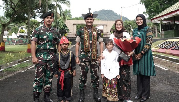 Danpussenkav Kunjungi Kompi Kavaleri 10 Manguni Setia Cakti di Desa Wori