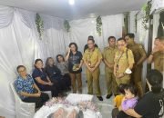 Sekda Edwin  Roring Melayat di Tinoor Dua