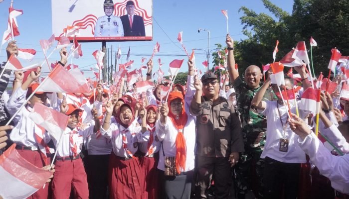 Dandim Gorontalo Hadiri Gerakan Pembagian 10 Juta Bendera Merah Putih di Kota Gorontalo