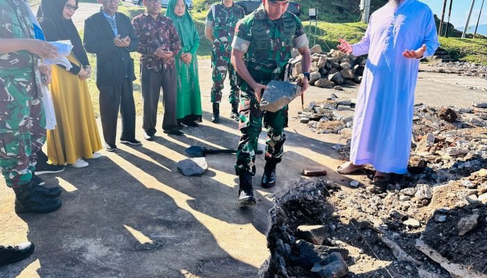 Danyonif Wiratama Letakkan Batu Pertama Pembangunan Masjid di Mako Yonif 712/Wiratama