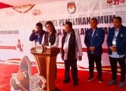 Tammy Wantania dan Petrus Tuange Sambangi KPU Sebagai Pendaftar Pertama