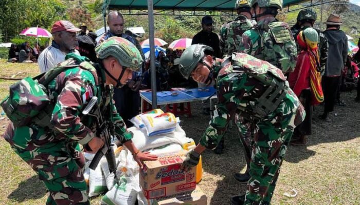 Satgas Pamtas Kewilayahan Yonif 715/Motuliato Melayat Kediaman Warga Yang Berduka