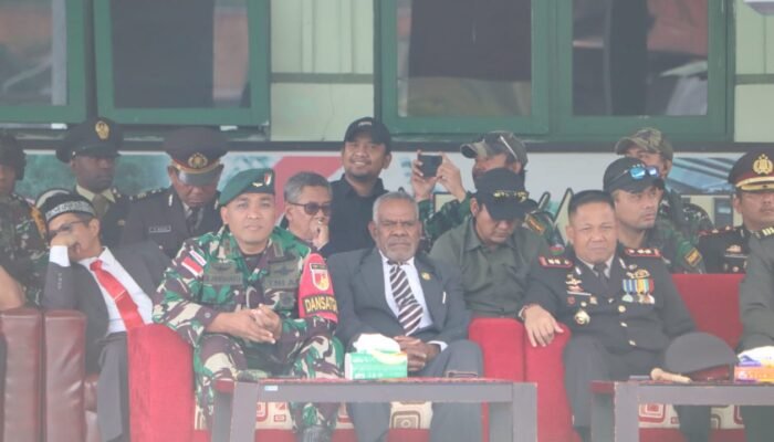 Dansatgas Yonif 715/Motuliato Hadiri Upacara Peringatan HUT ke-79 TNI di Perbatasan Papua