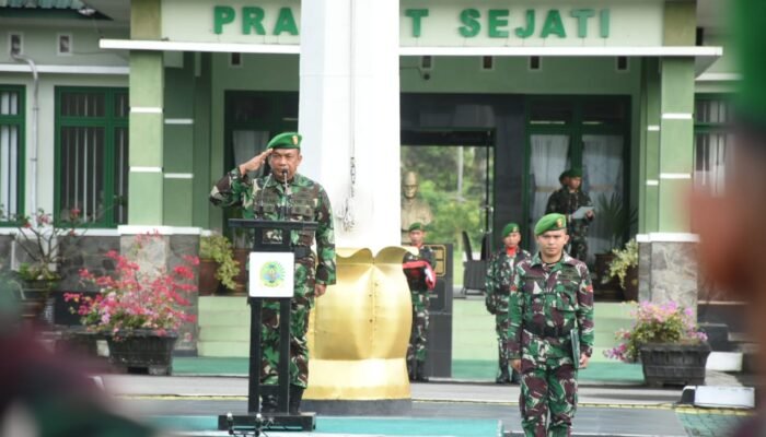 Bacakan Amanat Panglima TNI, Kasrem Nani Wartabone Pimpin Upacara Bendera 17-an Bulan Oktober 2024