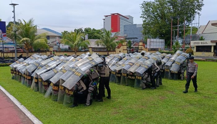 PHH Kodam Merdeka dan Dalmas Polda Sulut Latihan Pengamanan Pilkada 2024