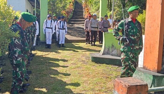 Kepala Staf Kodim (Kasdim) 1301 Pimpin Ziarah di Makam Pahlawan Nasional Bataha Santiago