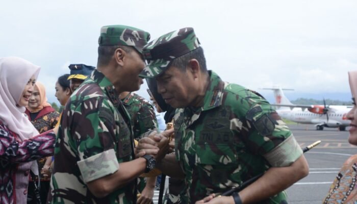 Danrem 131/Santiago Sambut Kedatangan Pangdam Merdeka yang Baru Mayjen TNI Suhardi