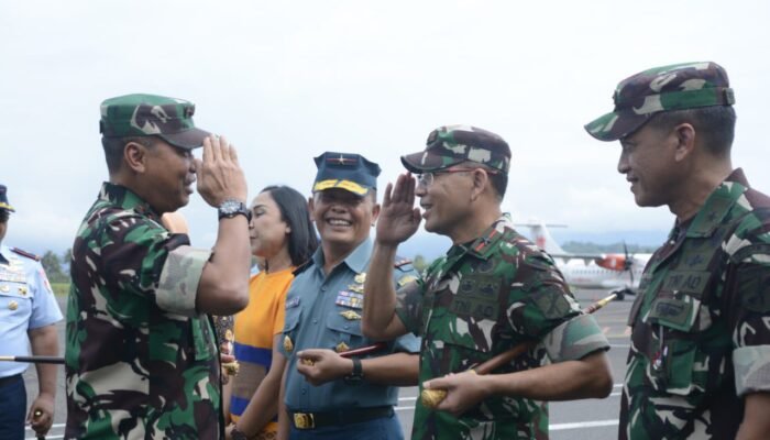 Danrem Nani Wartabone Turut Sambut Kedatangan Pangdam XIII/Merdeka Yang Baru di Bandara Samratulangi Manado